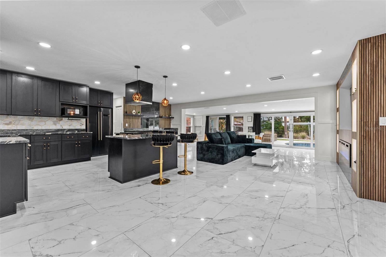 Image 3 of 49 For 4440 Huntington Street Ne