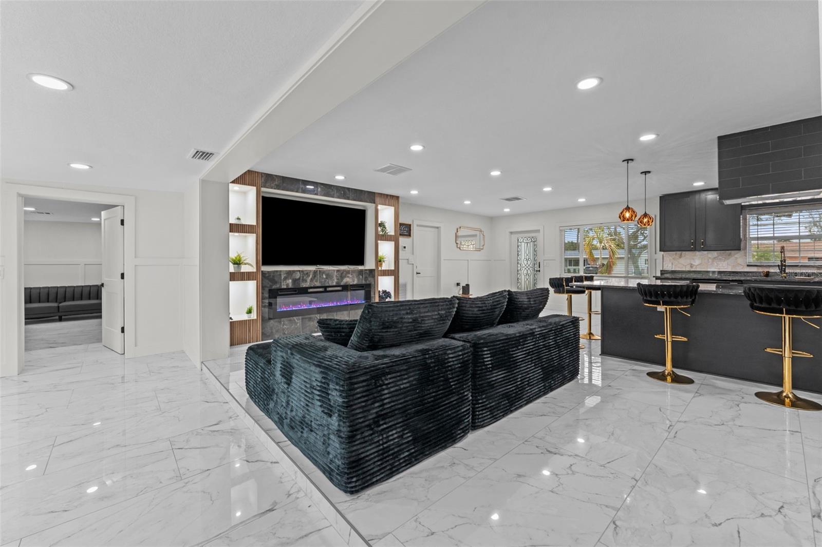 Image 8 of 49 For 4440 Huntington Street Ne