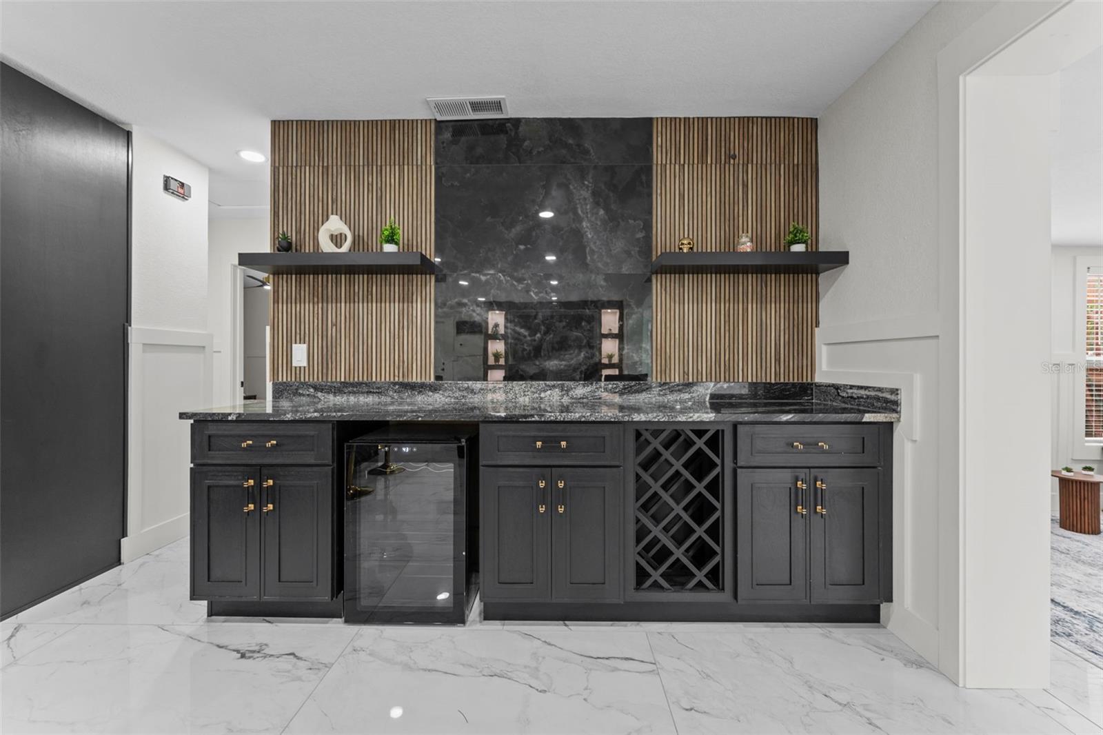 Image 9 of 49 For 4440 Huntington Street Ne