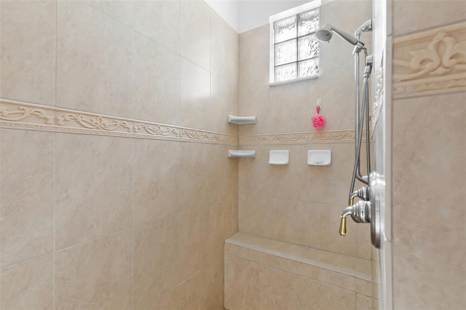 Image 18 of 35 For 1935 26th Street