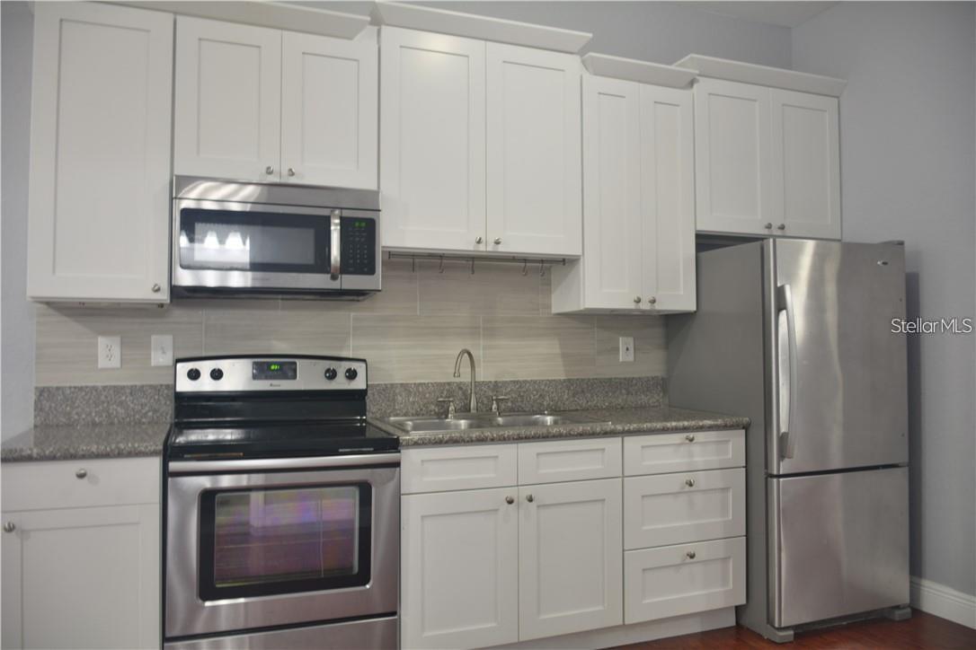 Image 3 of 14 For 2910 Jefferson Street B