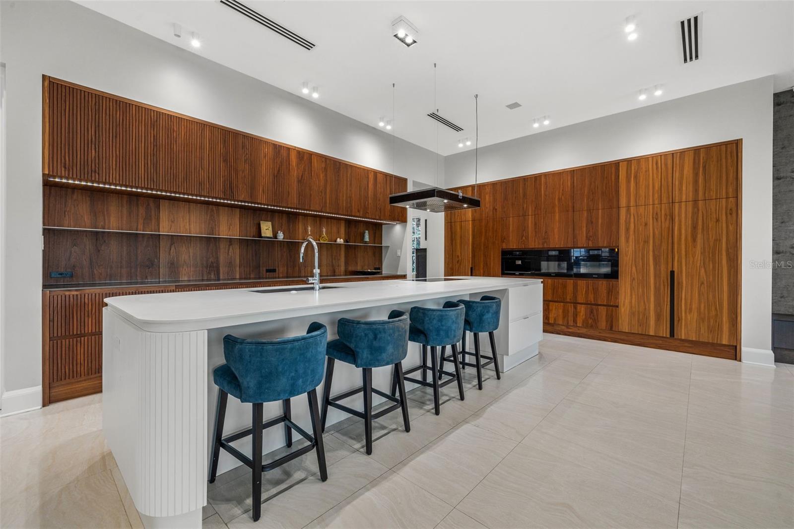 Listing photo id 13 for 851 Brightwaters Boulevard Ne