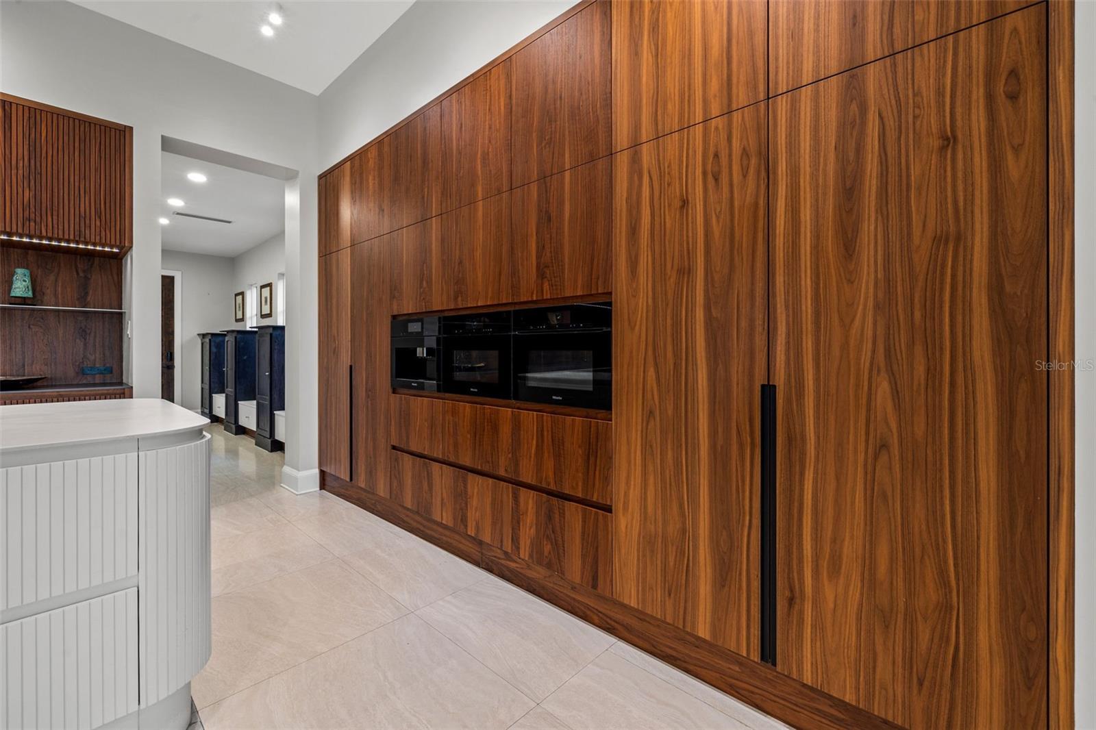 Listing photo id 14 for 851 Brightwaters Boulevard Ne