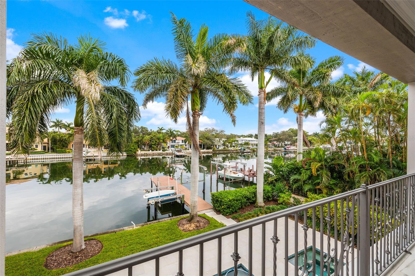 Listing photo id 43 for 851 Brightwaters Boulevard Ne