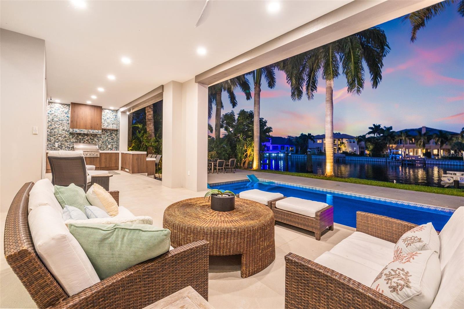 Listing photo id 56 for 851 Brightwaters Boulevard Ne