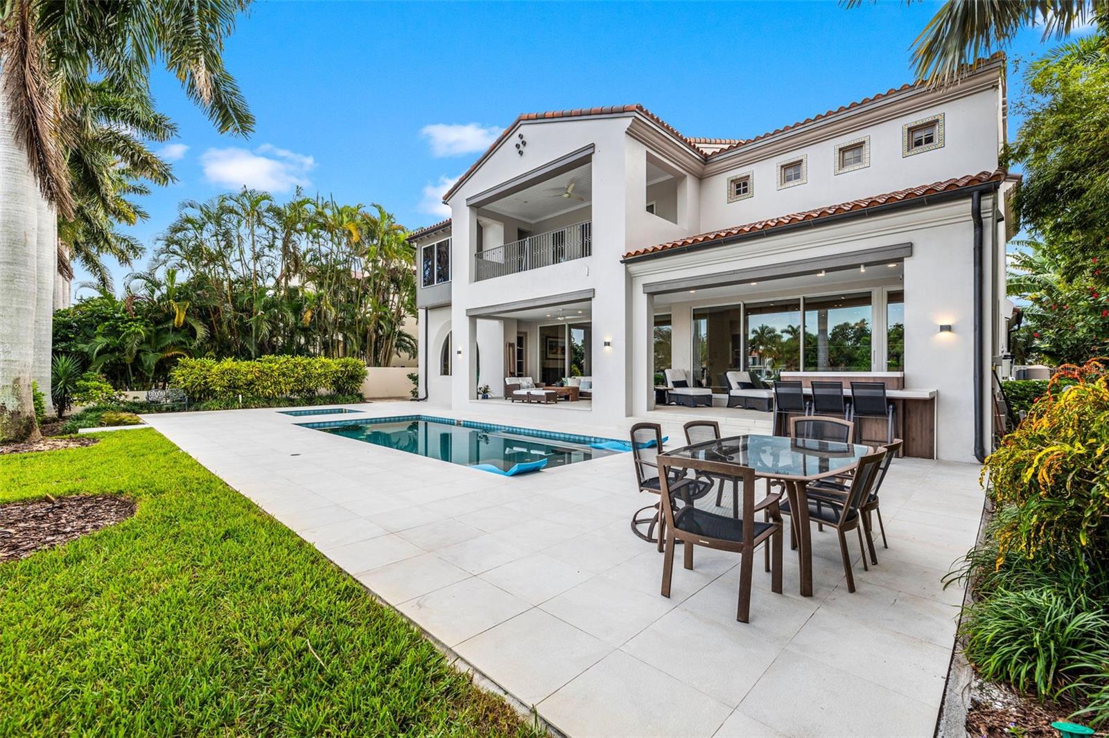 Listing photo id 61 for 851 Brightwaters Boulevard Ne