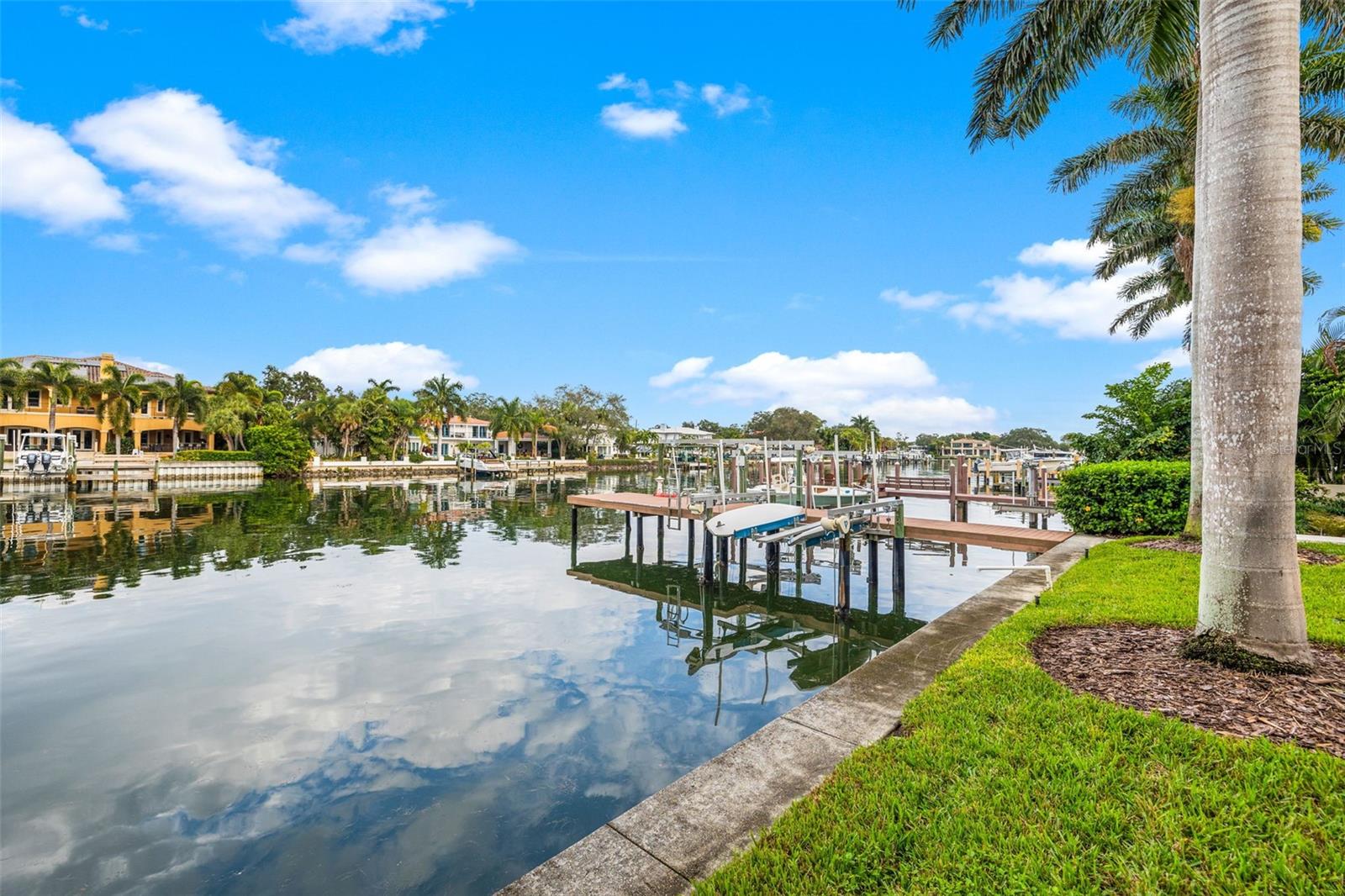 Listing photo id 65 for 851 Brightwaters Boulevard Ne