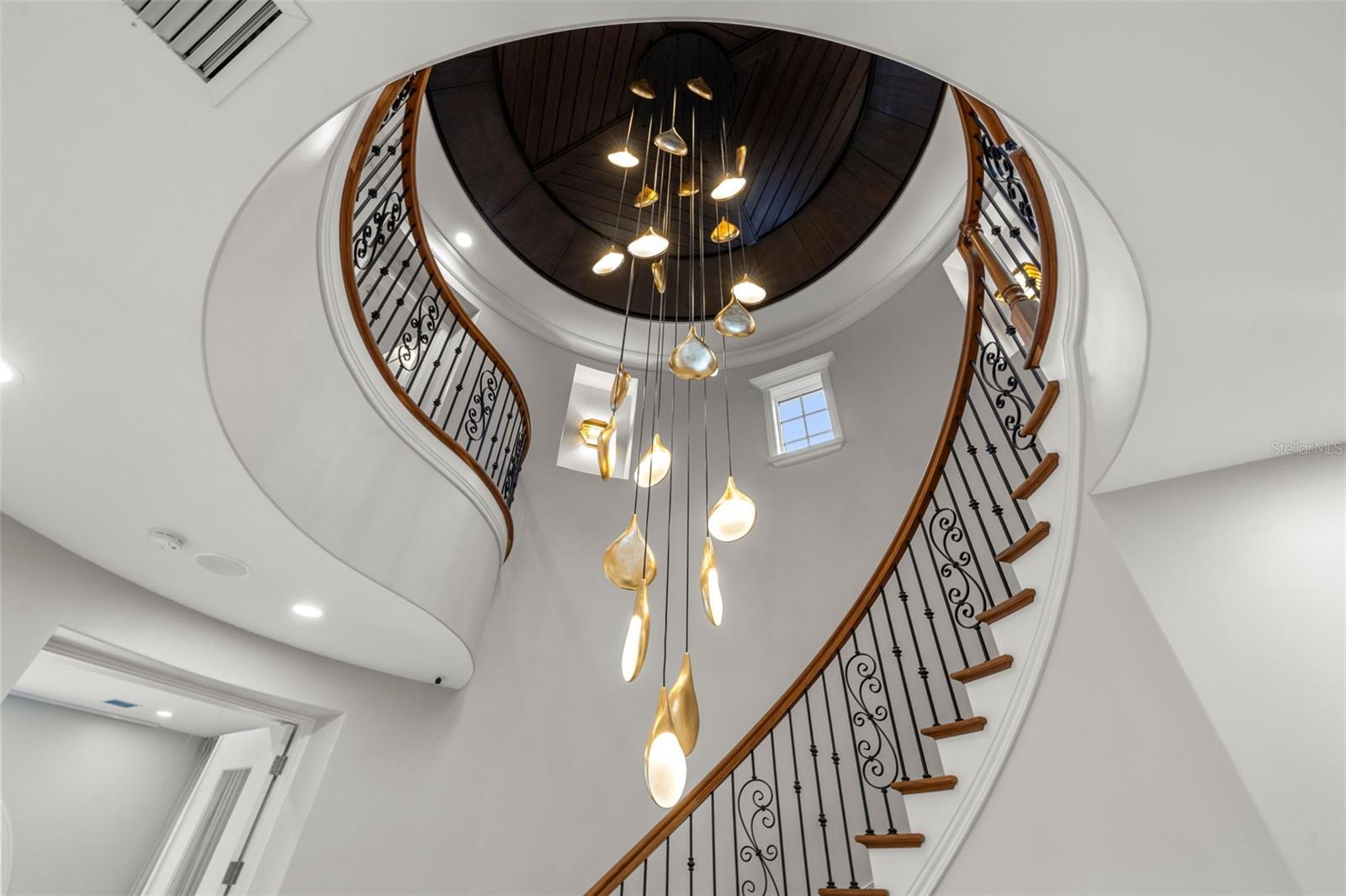 Listing photo id 6 for 851 Brightwaters Boulevard Ne