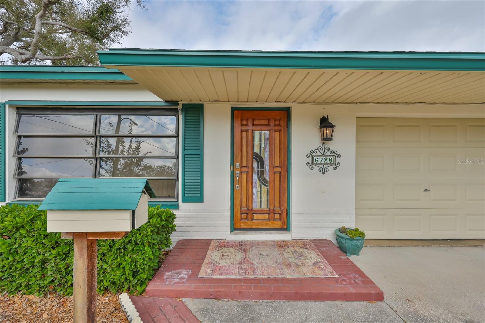 Image 6 of 49 For 6728 19th Street N