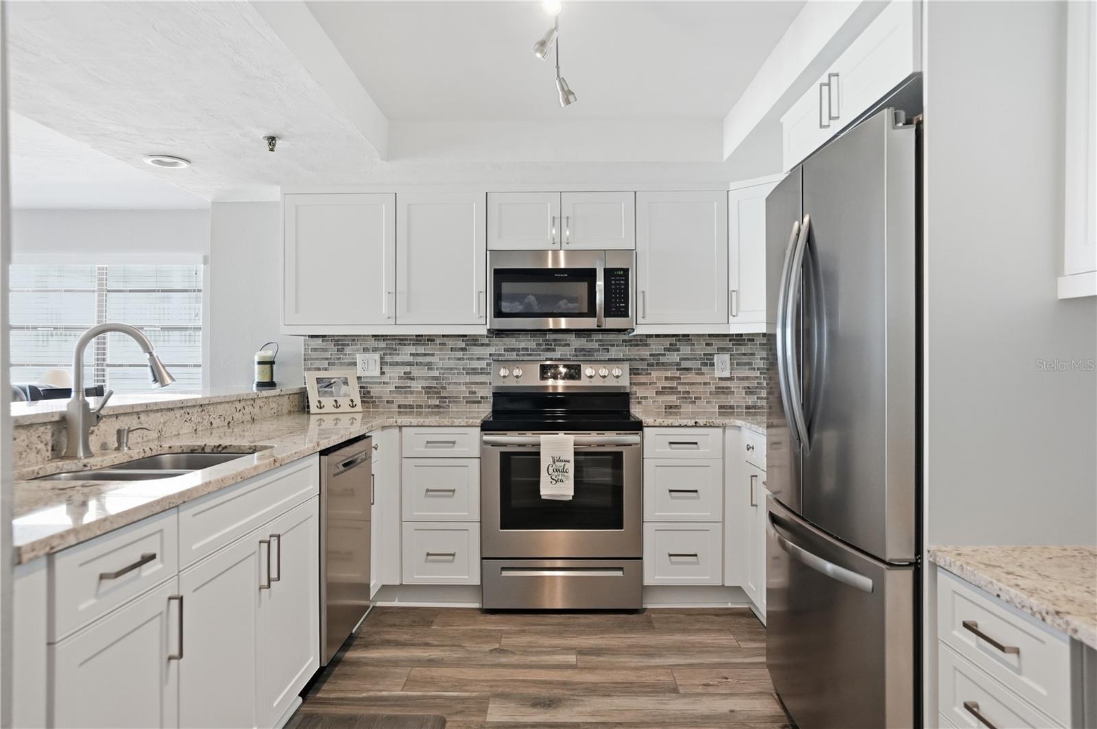 Image 10 of 39 For 16330 Gulf Boulevard 306