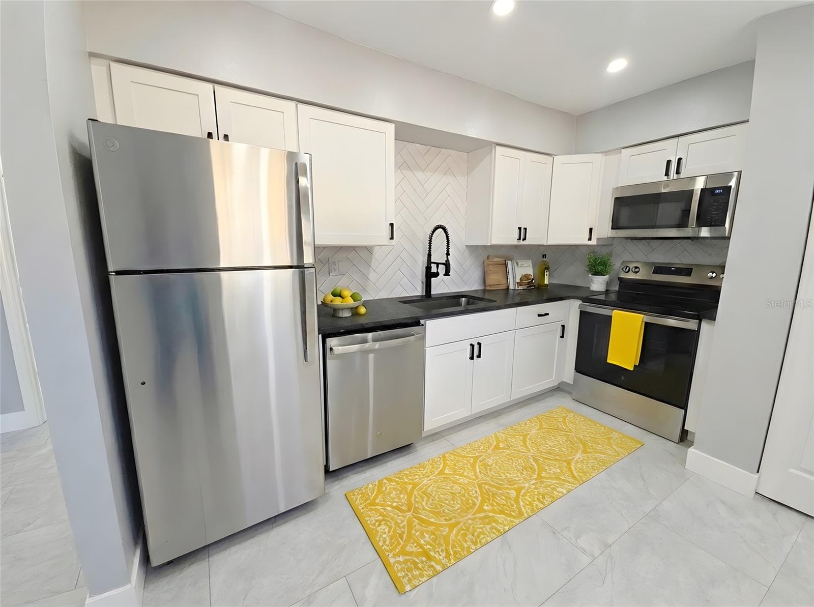 Image 3 of 10 For 2941 Shore Drive B