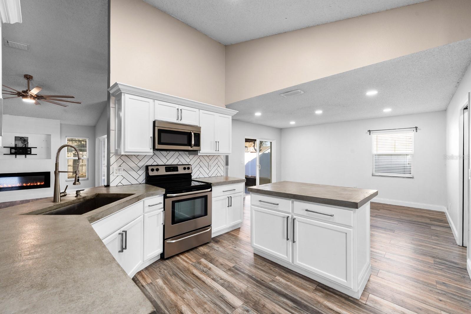 Image 7 of 33 For 12130 Wildbrook Drive