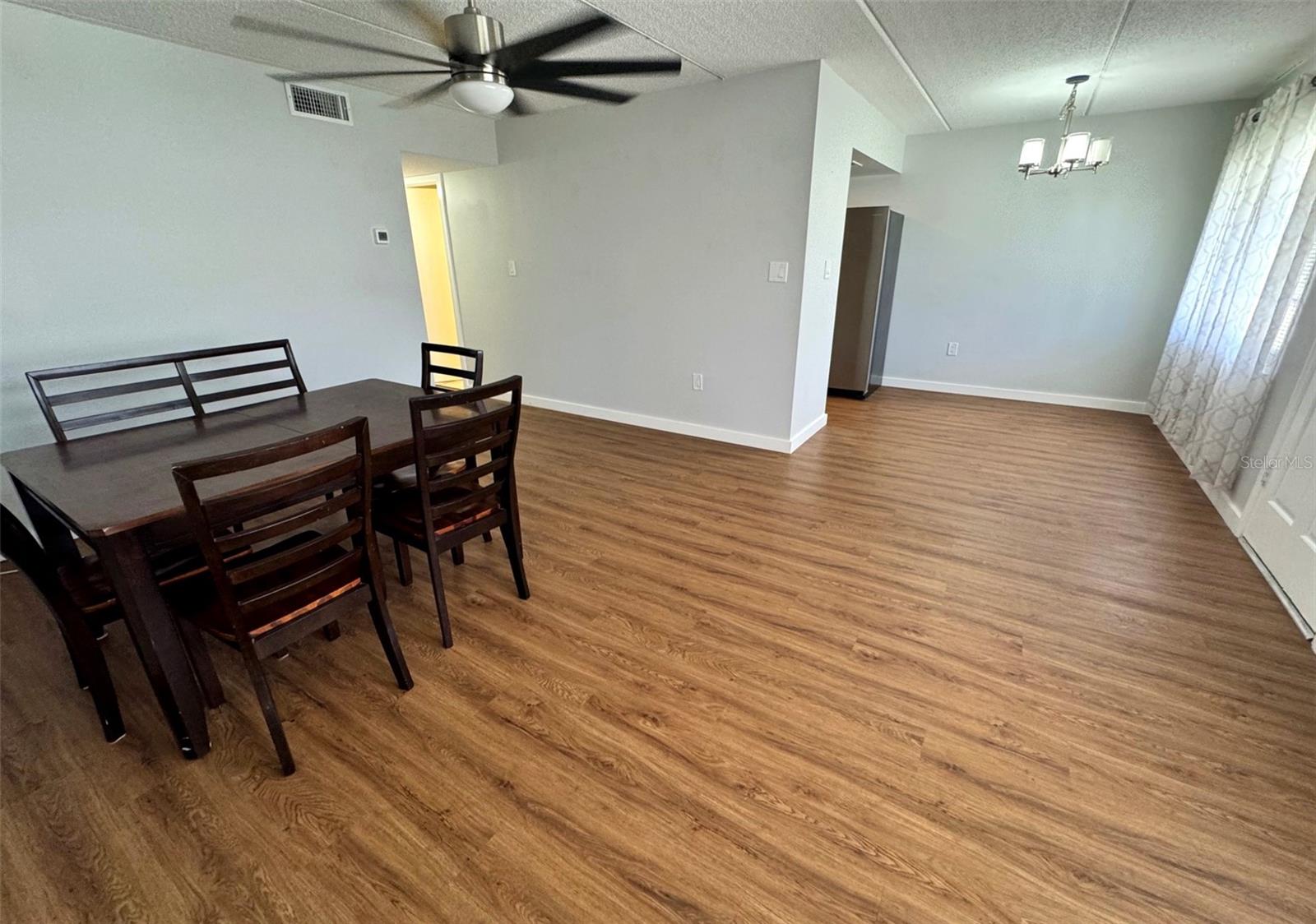 Image 4 of 10 For 11720 Park Boulevard 102