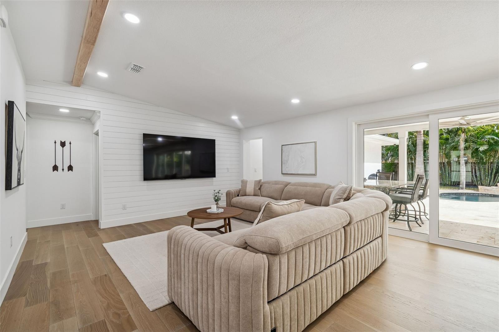 Image 20 of 55 For 5213 Venetian Boulevard Ne