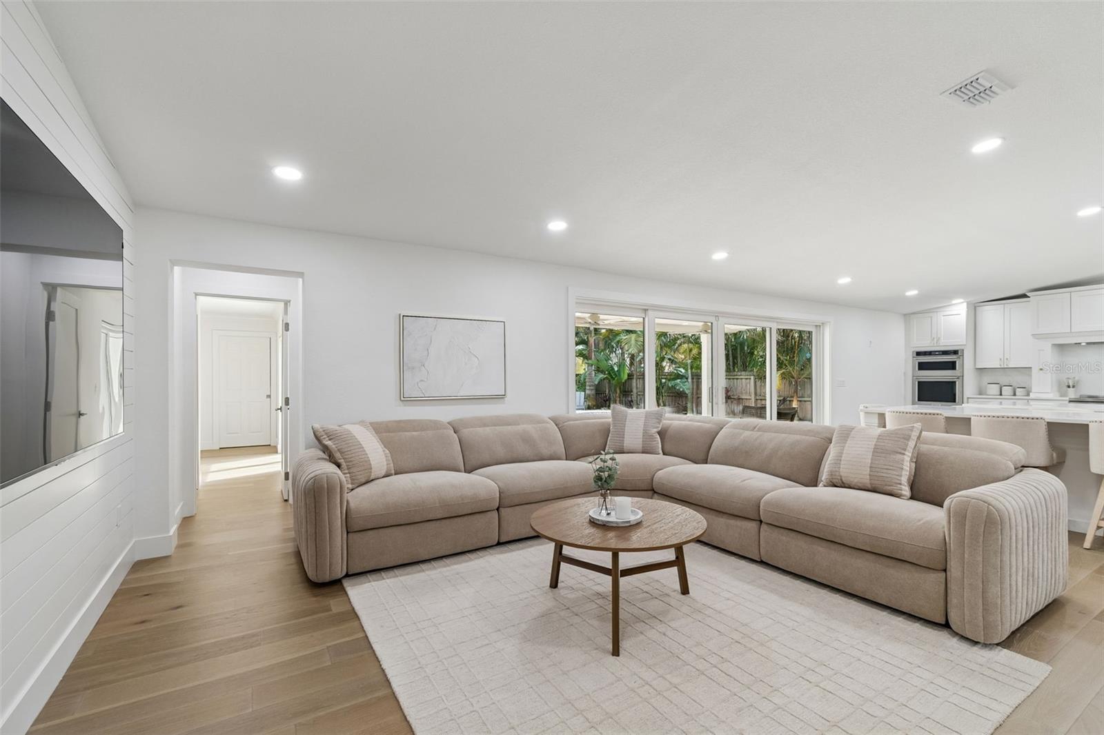 Image 22 of 55 For 5213 Venetian Boulevard Ne