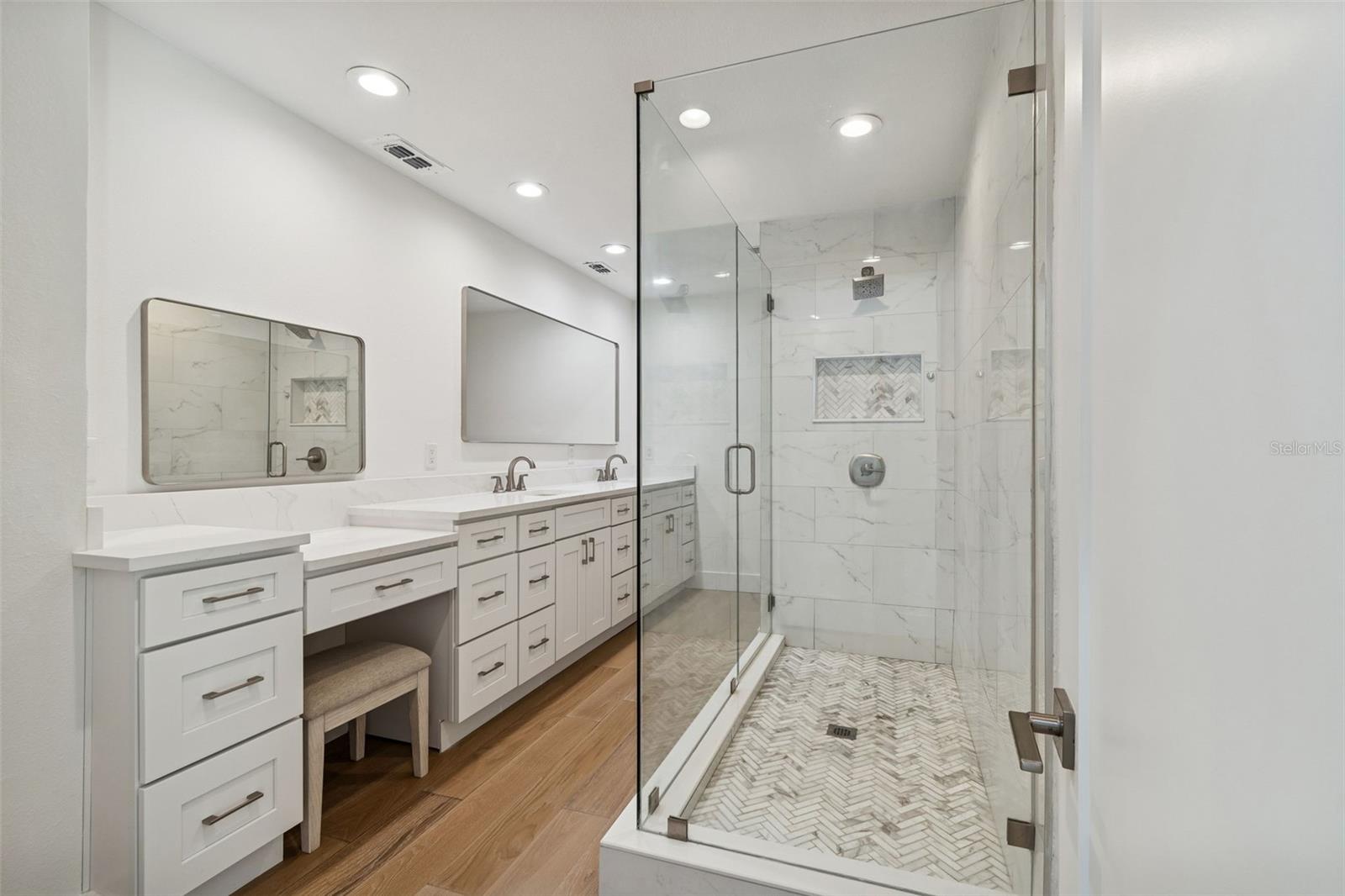 Image 27 of 55 For 5213 Venetian Boulevard Ne