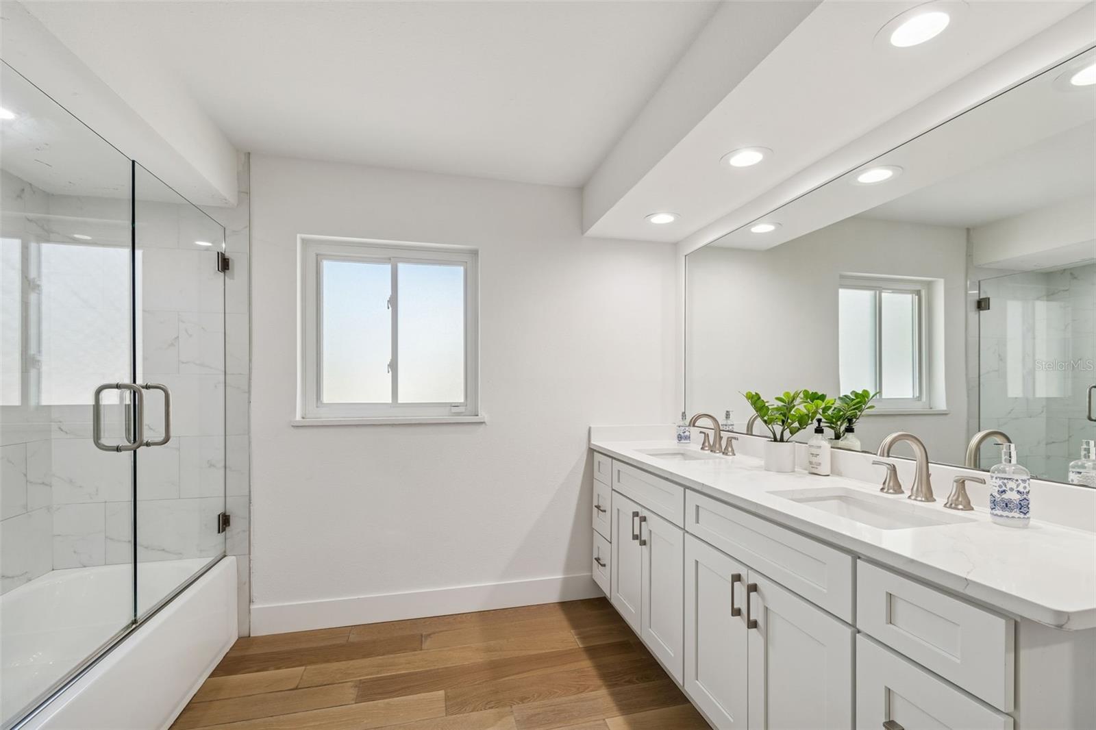 Image 38 of 55 For 5213 Venetian Boulevard Ne