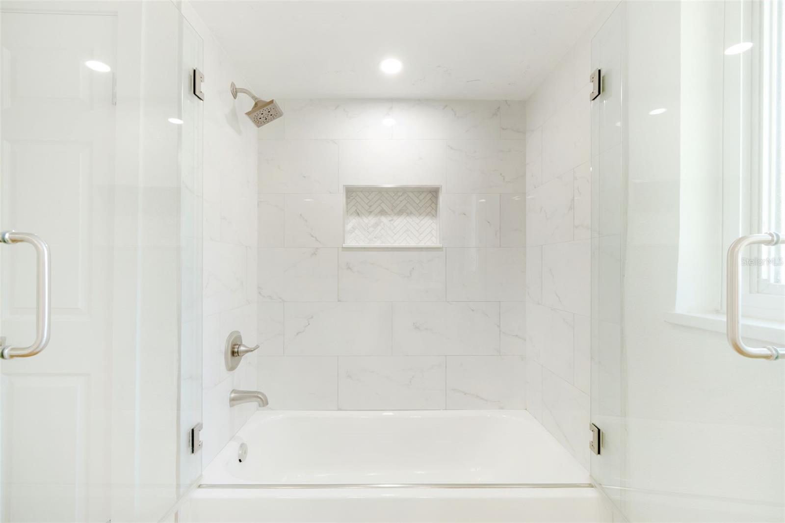 Image 39 of 55 For 5213 Venetian Boulevard Ne