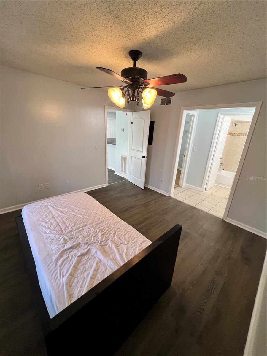 Listing photo id 10 for 3550 Tobago Lane 304