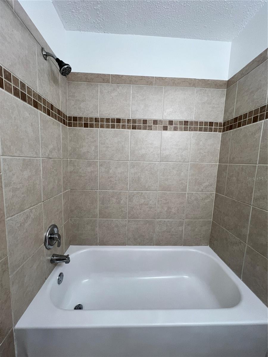 Listing photo id 11 for 3550 Tobago Lane 304