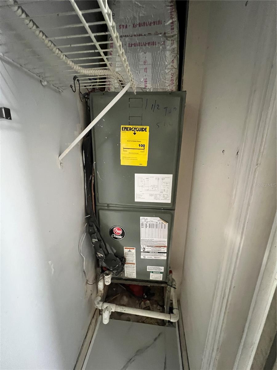 Listing photo id 15 for 3550 Tobago Lane 304