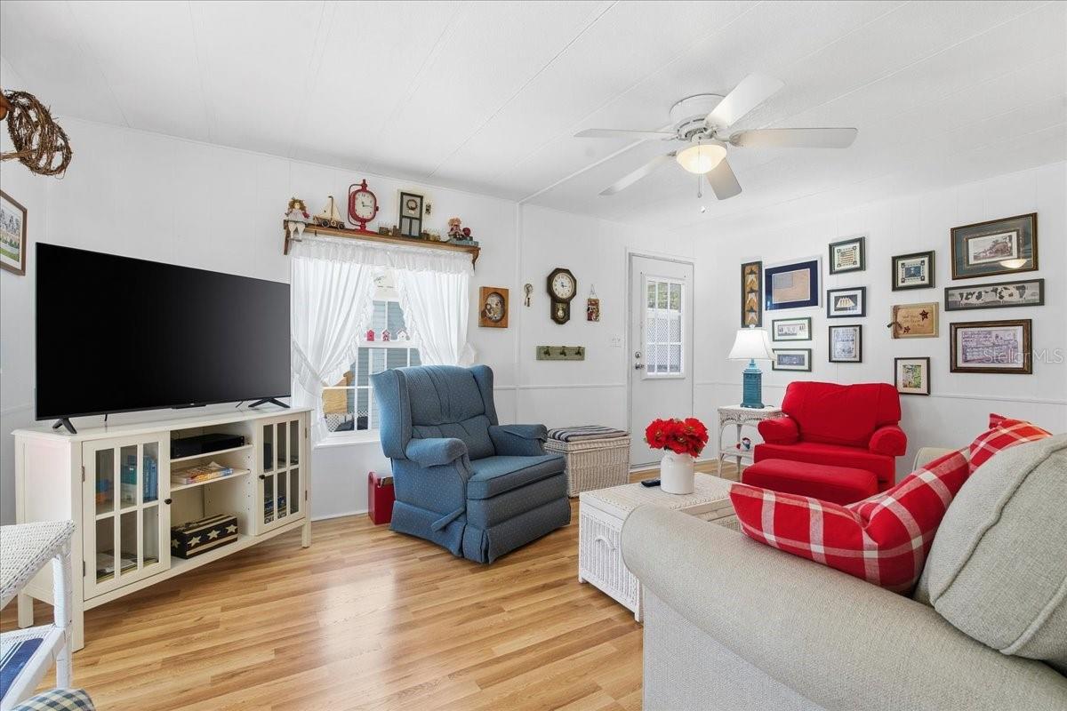 Image 5 of 35 For 130 Patricia Avenue 113