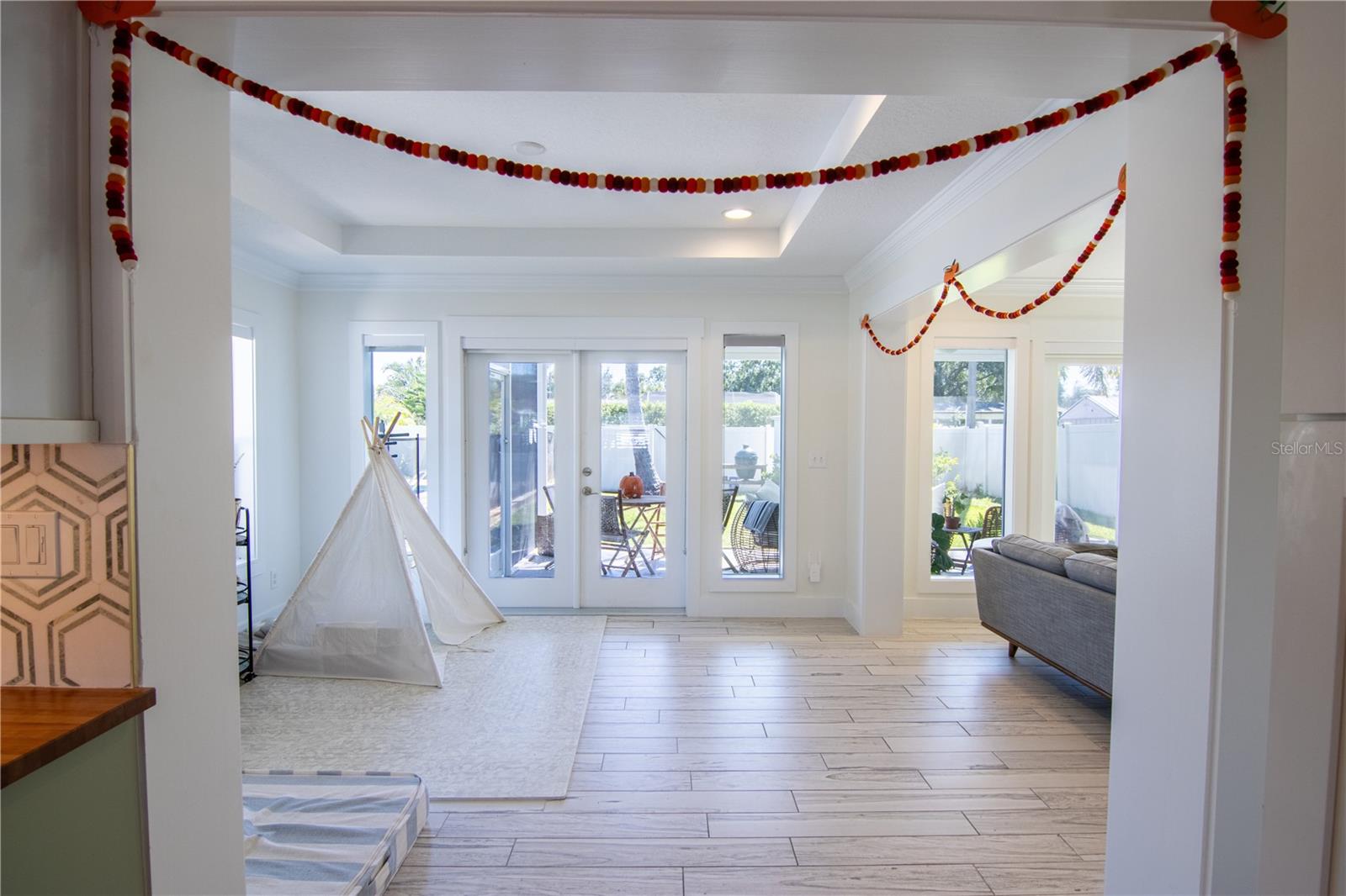 Image 10 of 50 For 600 43rd Avenue Ne