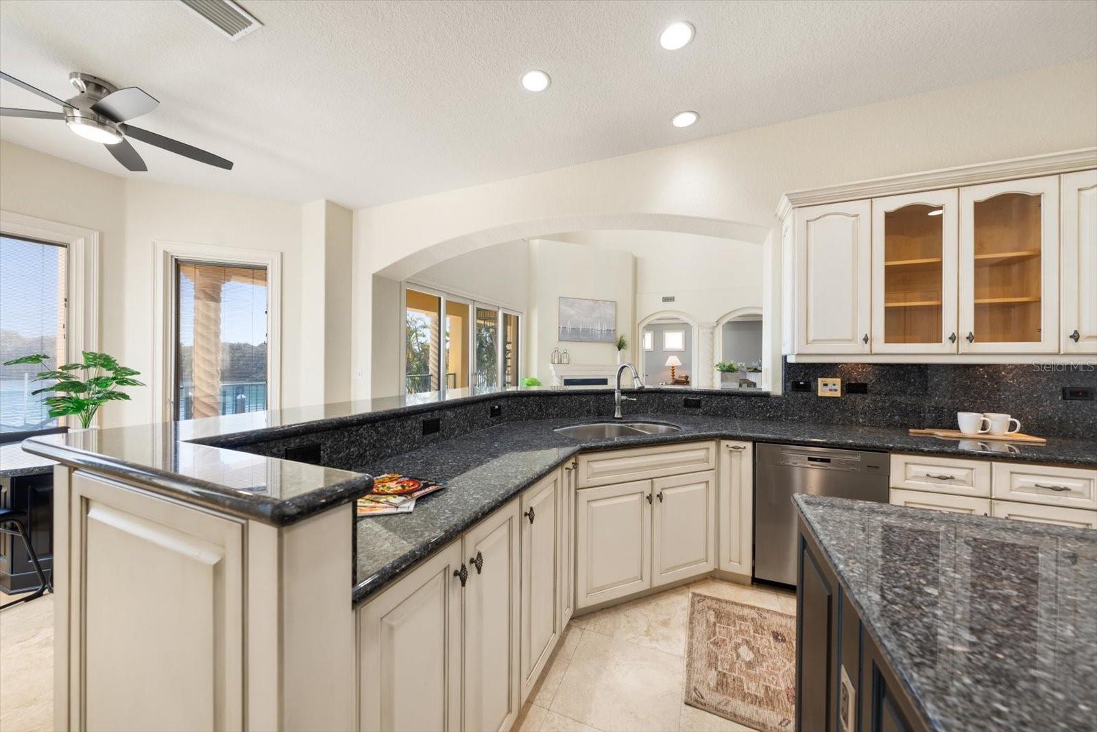 Image 15 of 100 For 903 Harbor Drive