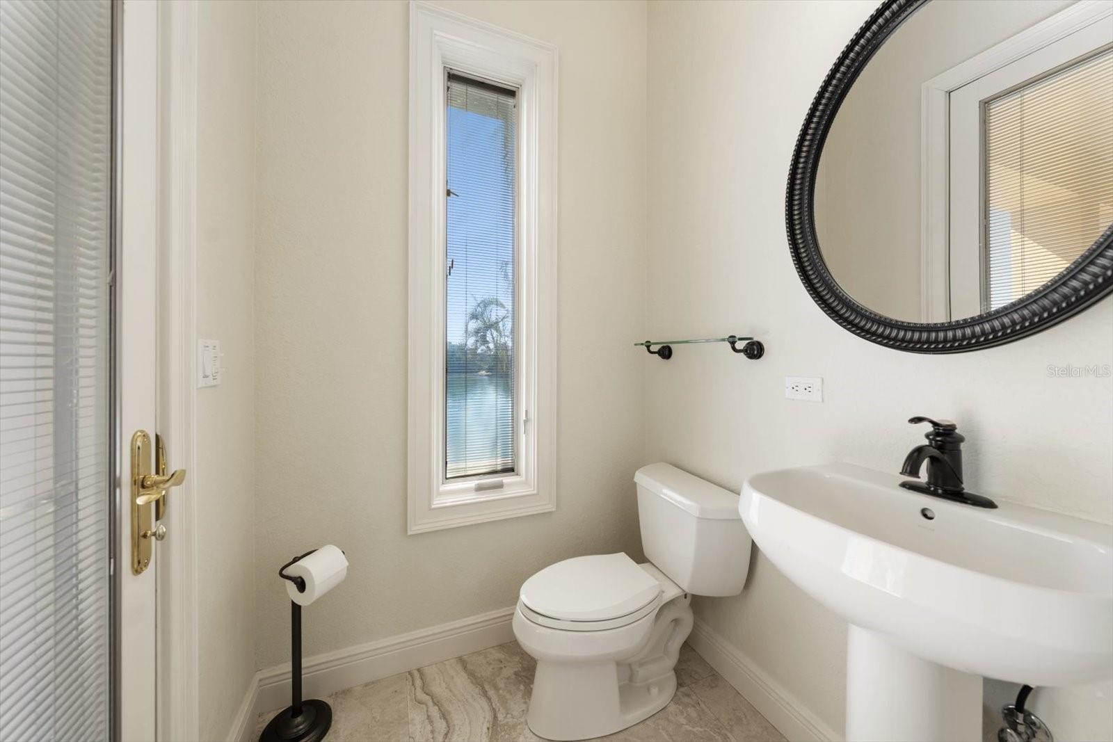 Image 19 of 100 For 903 Harbor Drive