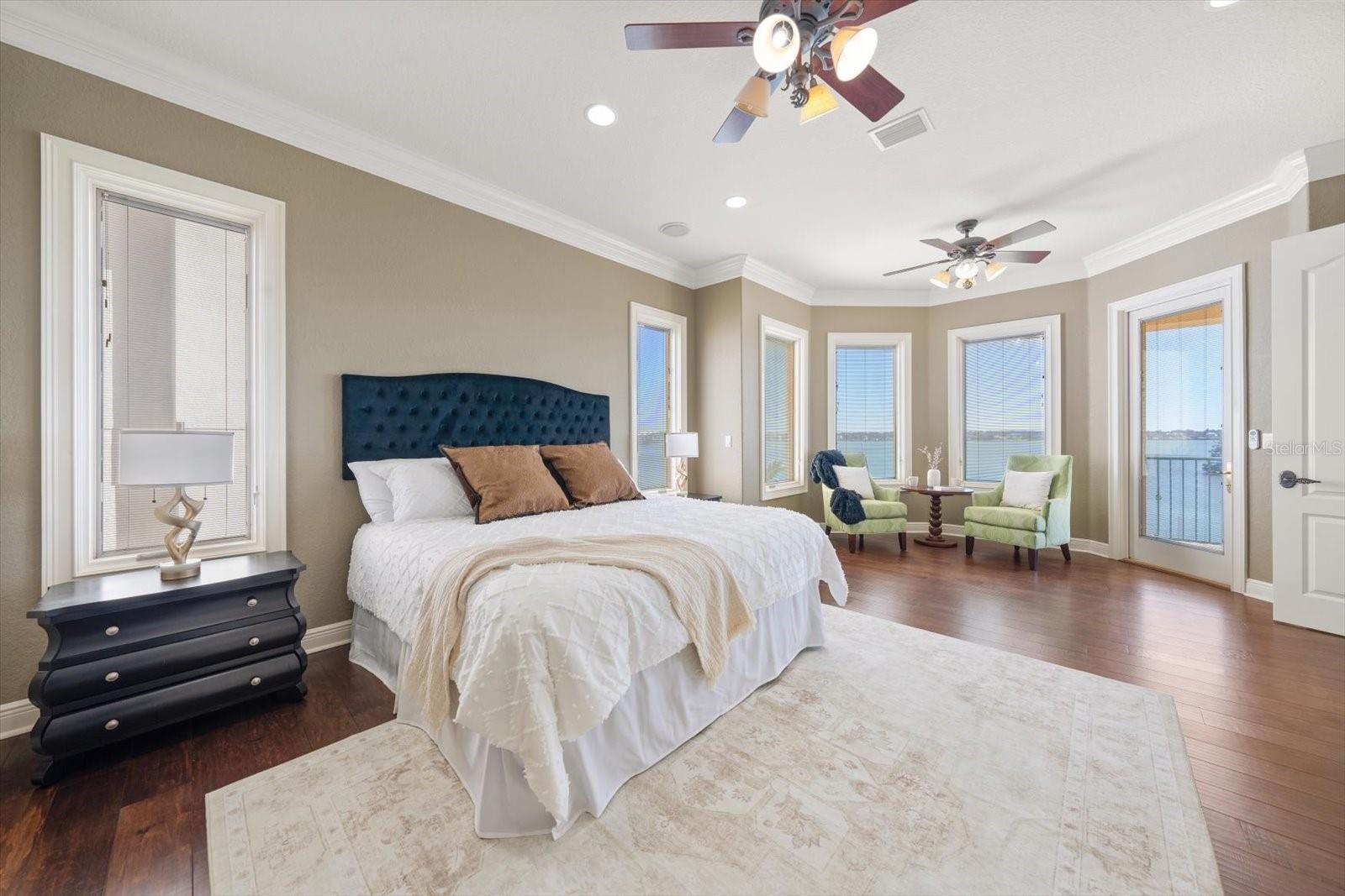 Image 29 of 100 For 903 Harbor Drive