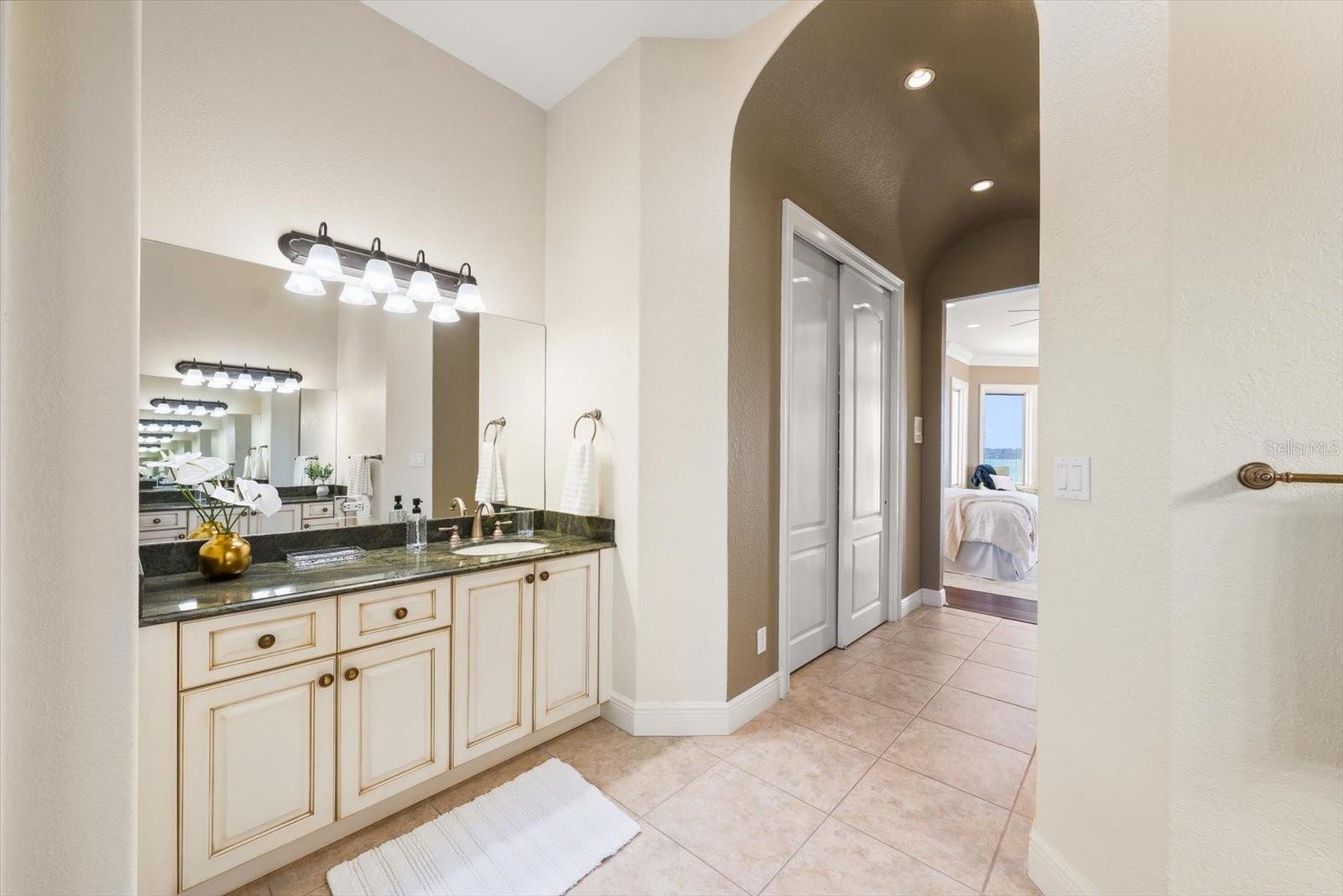 Image 37 of 100 For 903 Harbor Drive