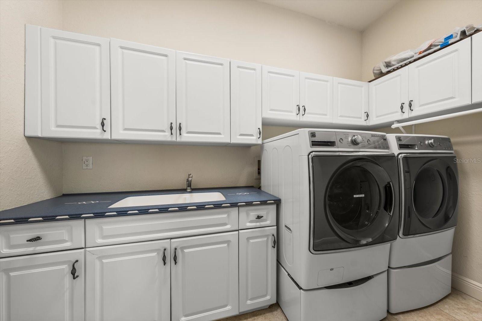 Image 40 of 100 For 903 Harbor Drive