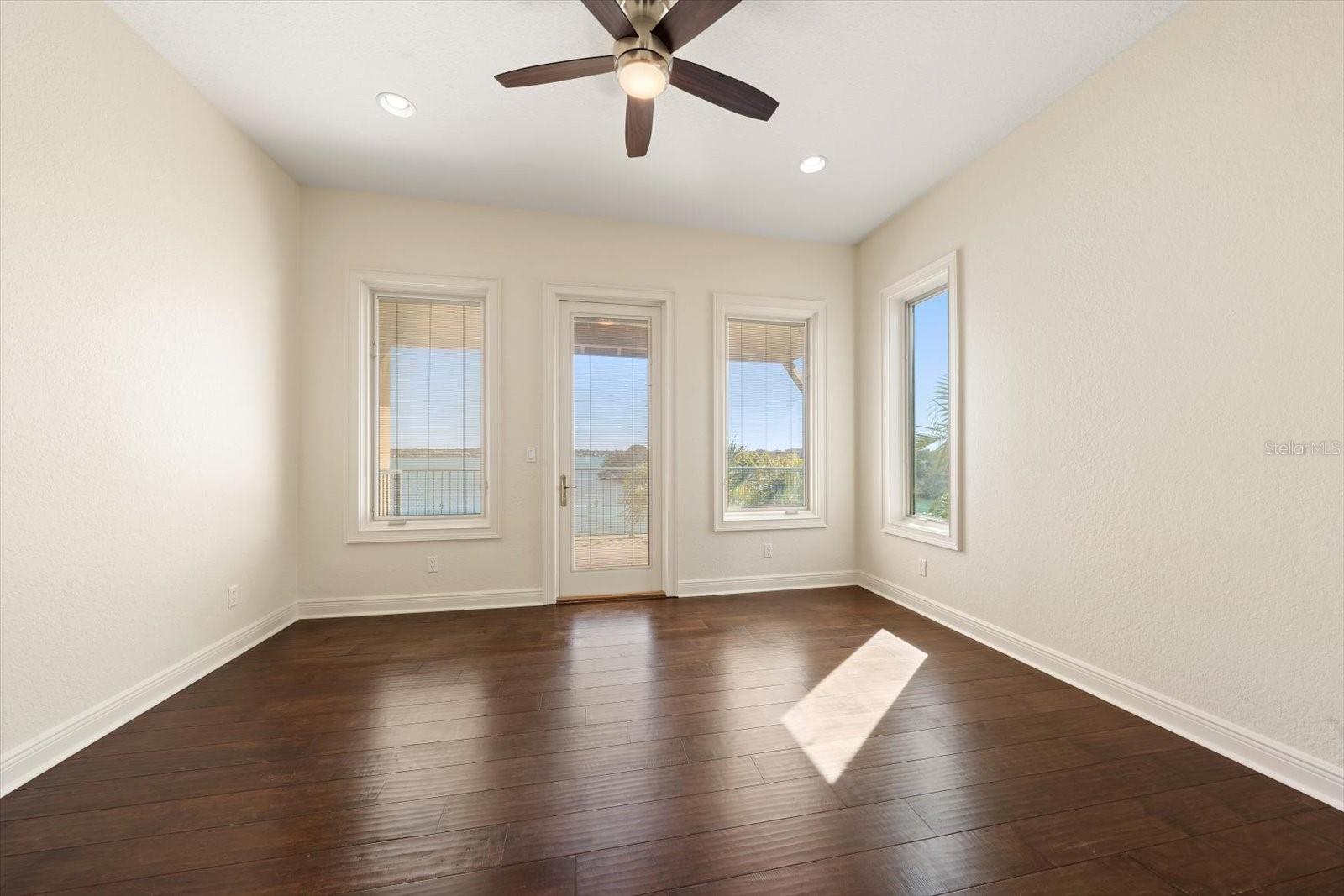 Image 46 of 100 For 903 Harbor Drive