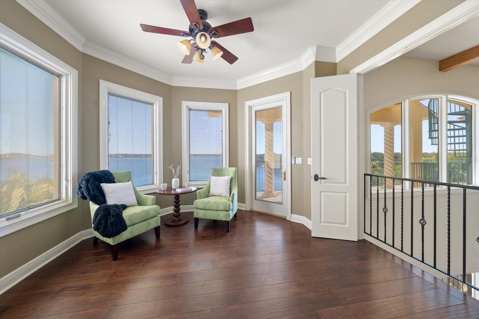 Image 49 of 100 For 903 Harbor Drive