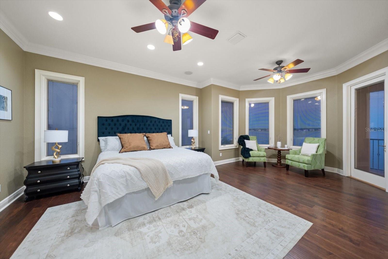 Image 54 of 100 For 903 Harbor Drive