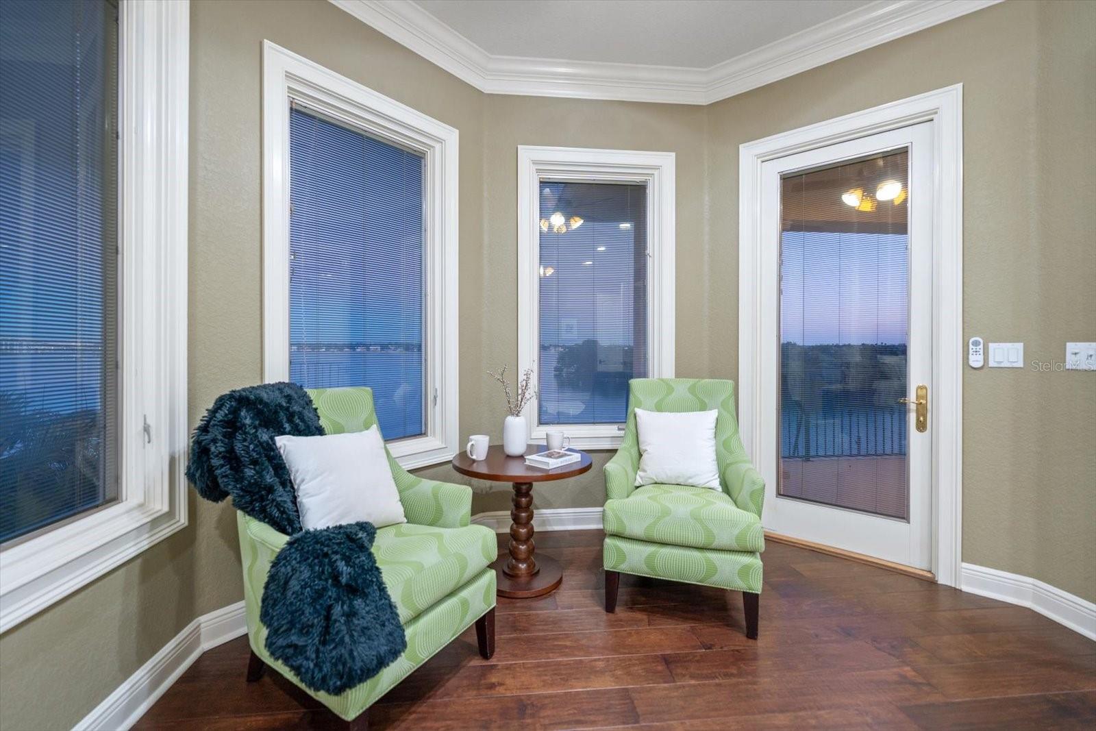 Image 55 of 100 For 903 Harbor Drive