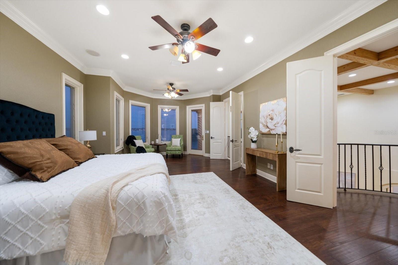 Image 61 of 100 For 903 Harbor Drive