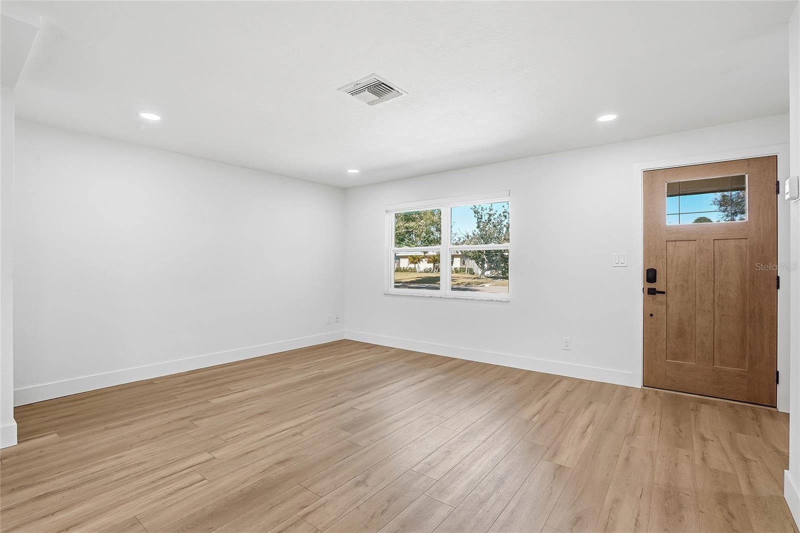 Image 10 of 43 For 720 43rd Avenue N