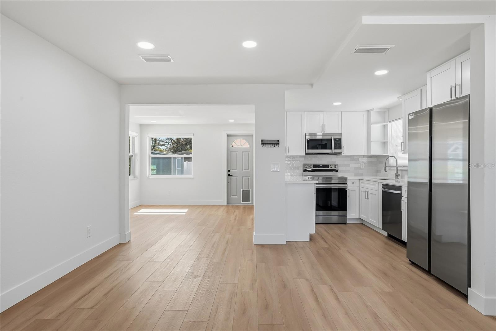 Image 11 of 43 For 720 43rd Avenue N