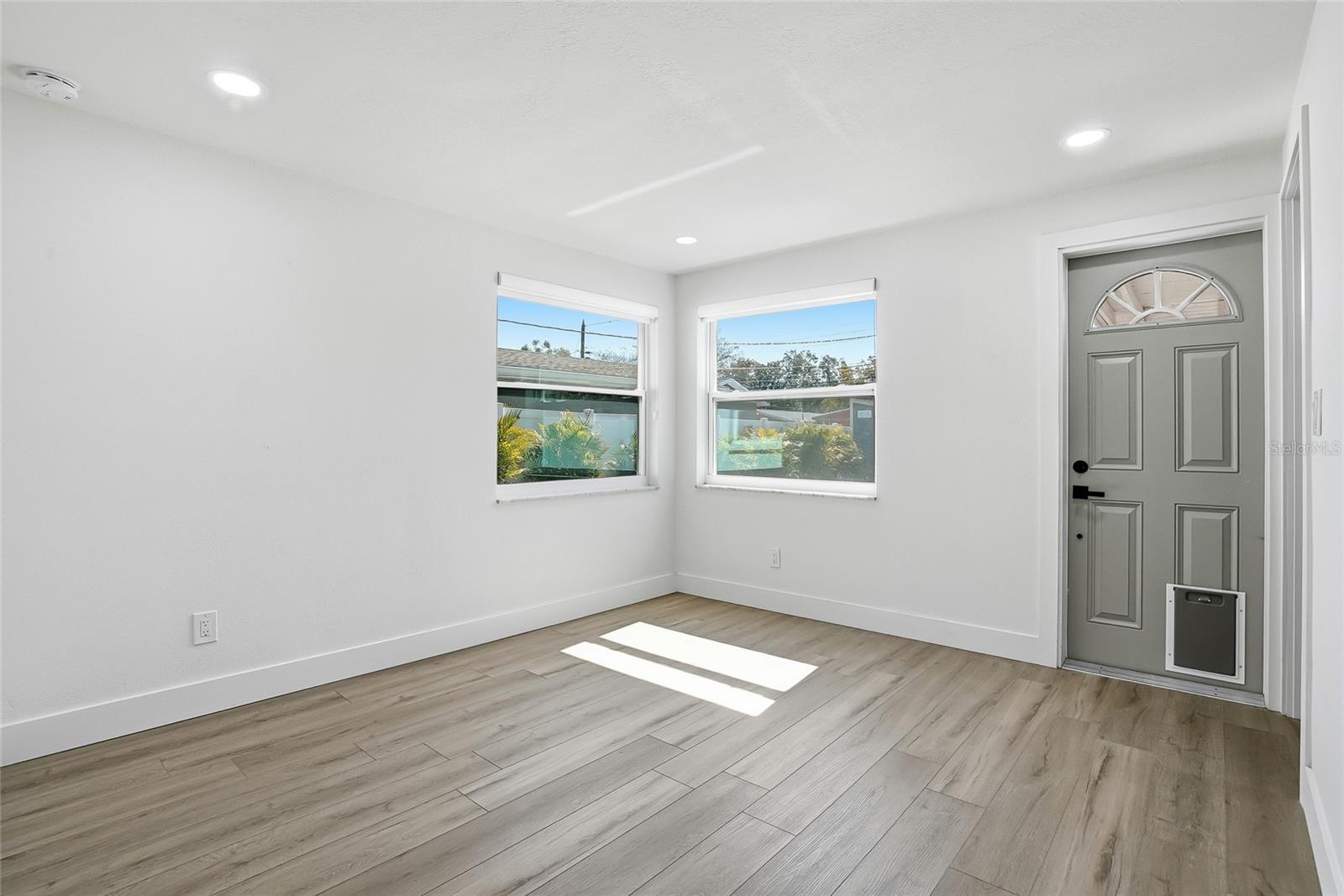 Image 13 of 43 For 720 43rd Avenue N