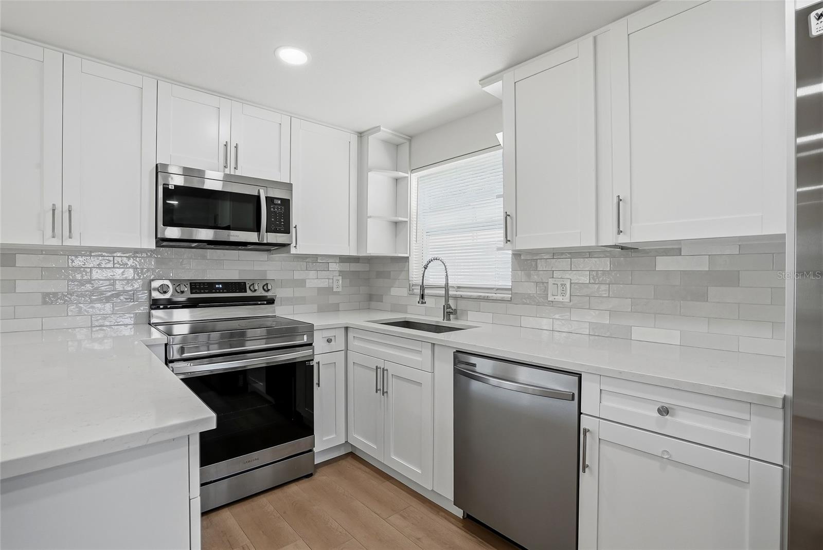 Image 17 of 43 For 720 43rd Avenue N