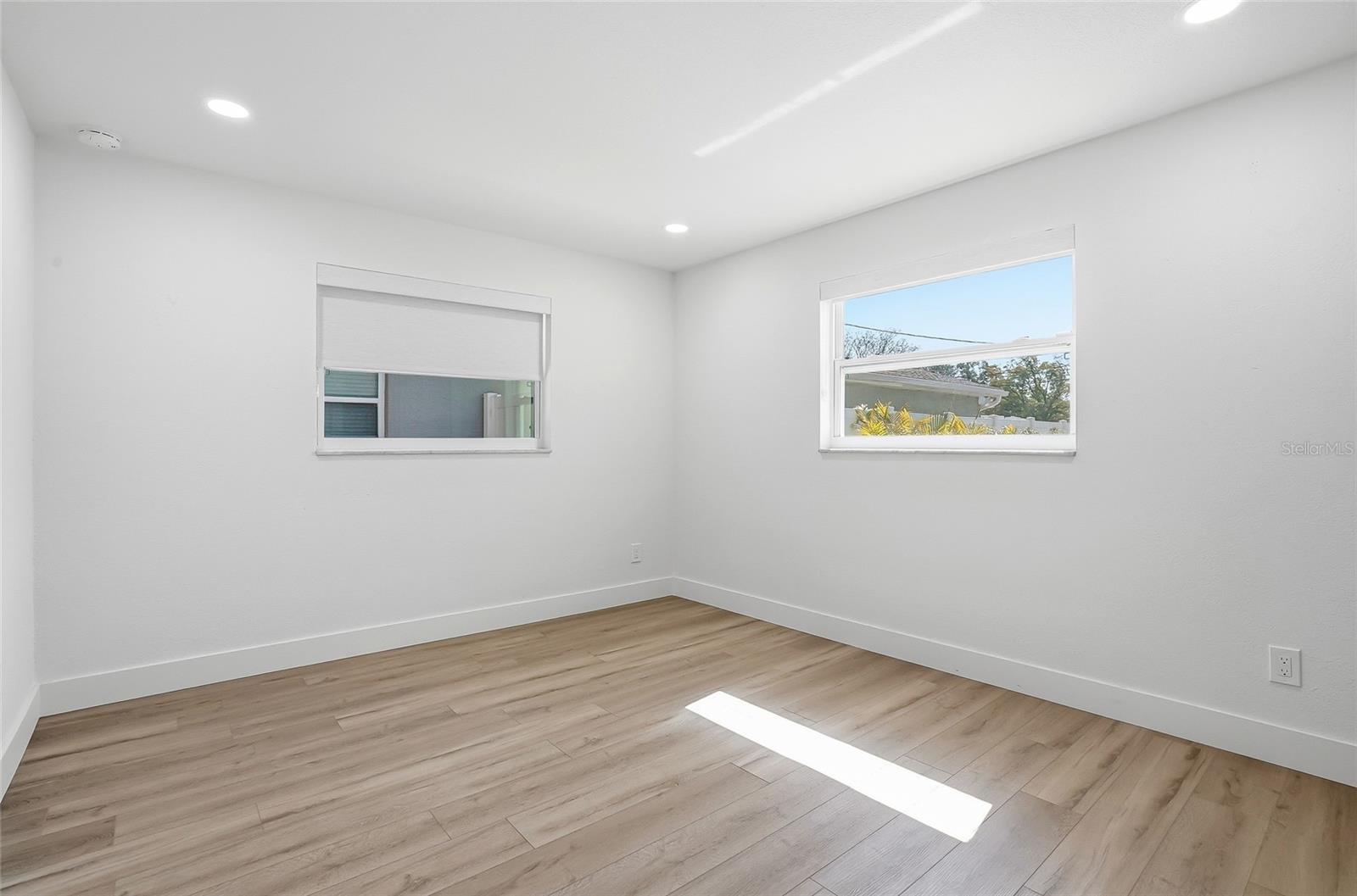 Image 22 of 43 For 720 43rd Avenue N