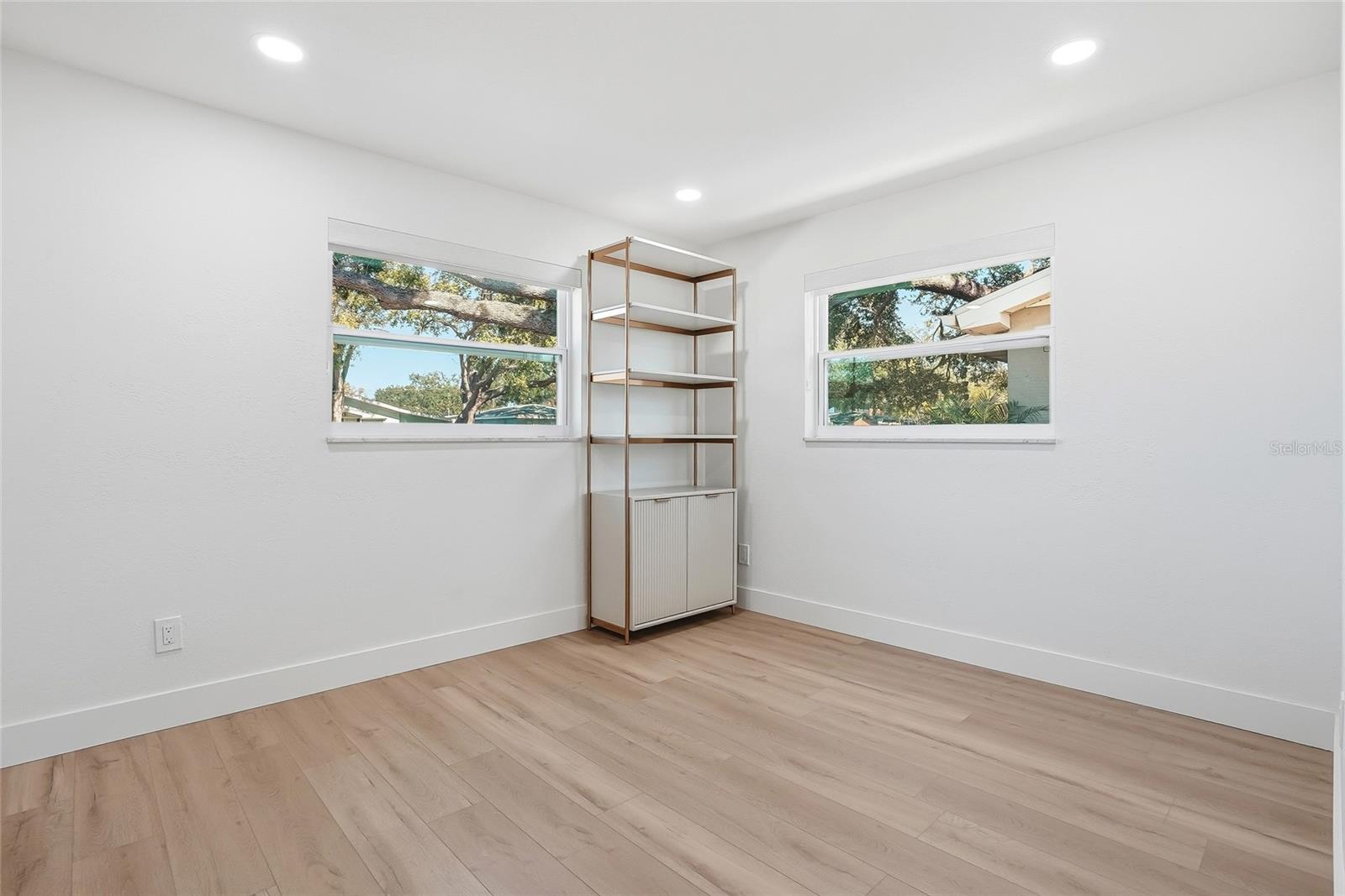 Image 27 of 43 For 720 43rd Avenue N