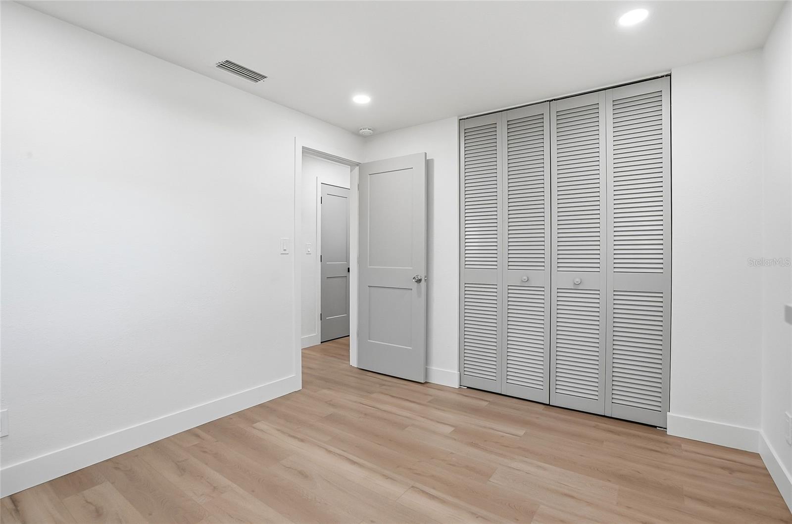 Image 28 of 43 For 720 43rd Avenue N