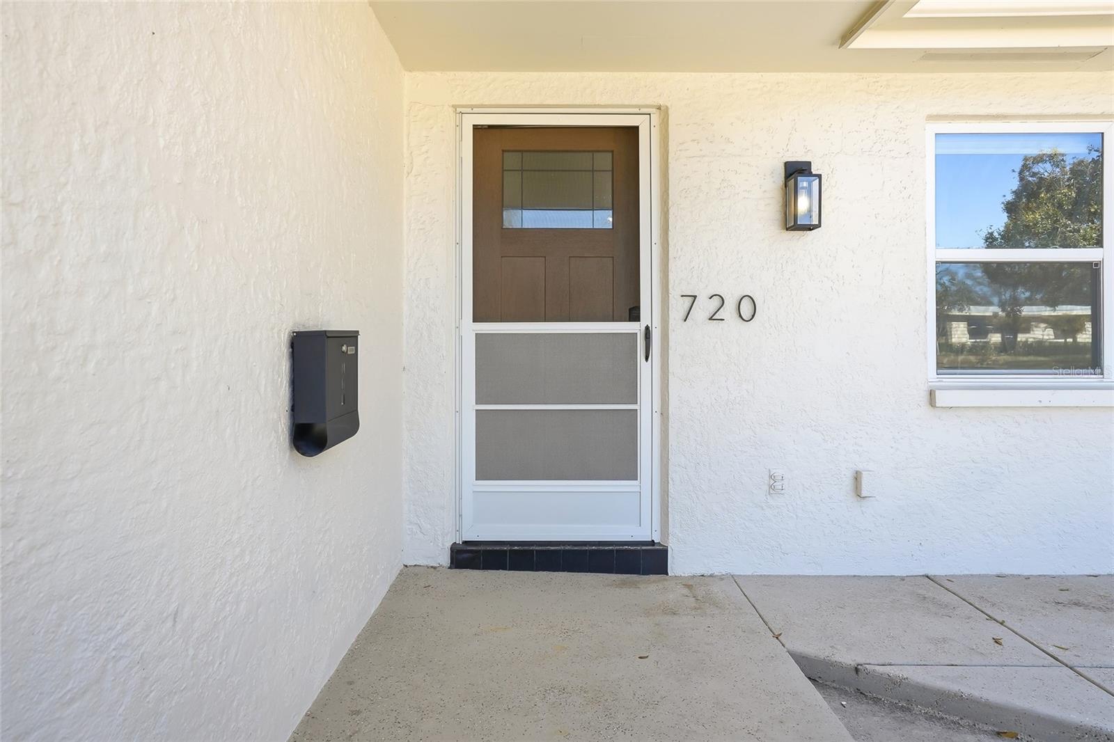 Image 6 of 43 For 720 43rd Avenue N