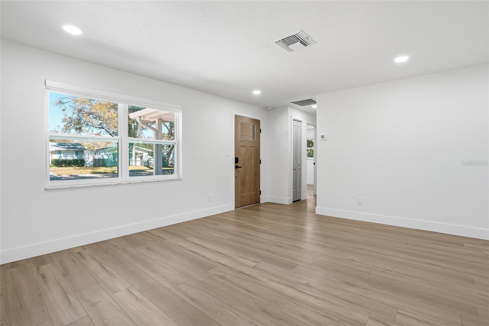 Image 9 of 43 For 720 43rd Avenue N