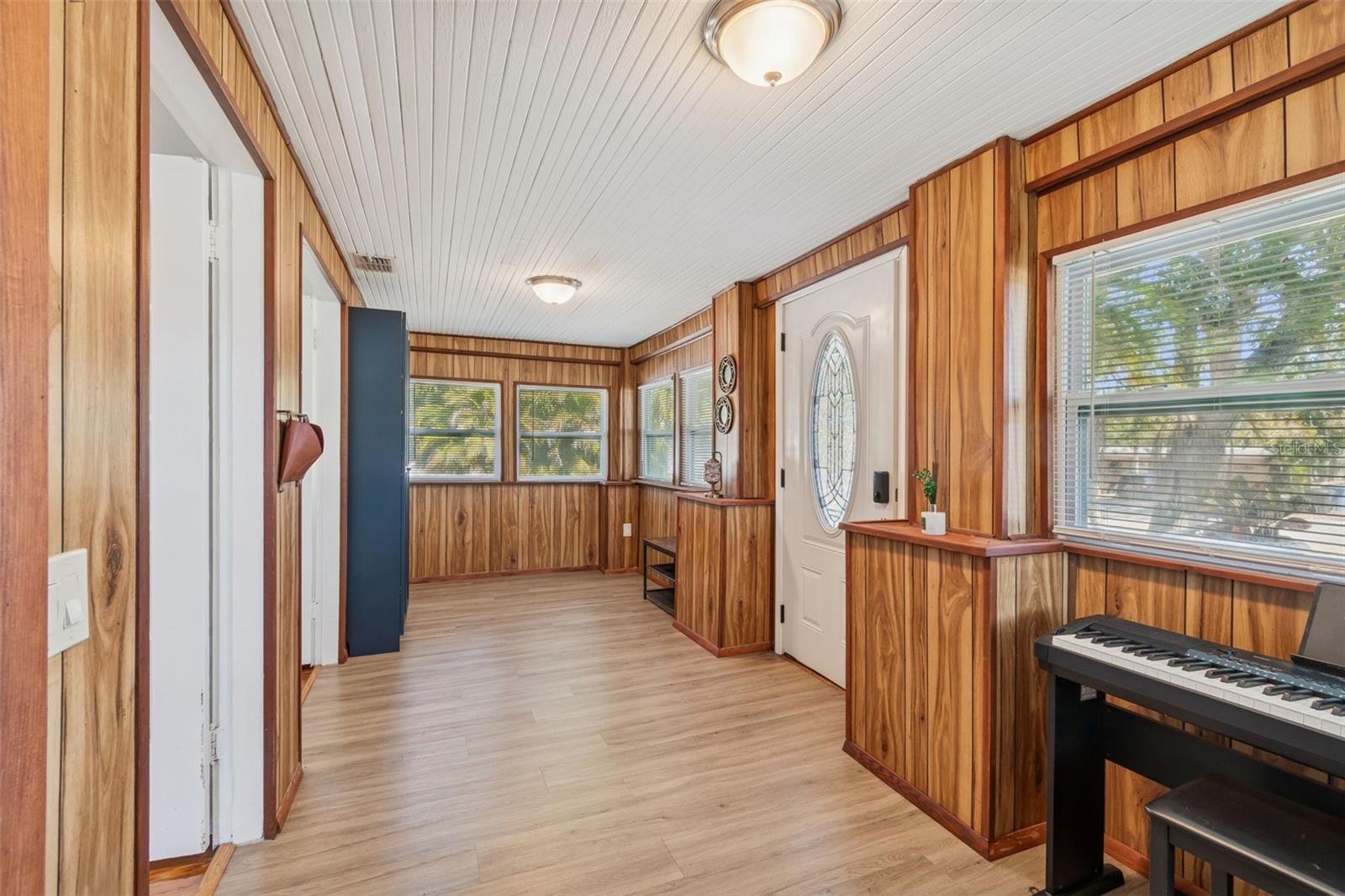 Image 6 of 36 For 5020 16th Street N