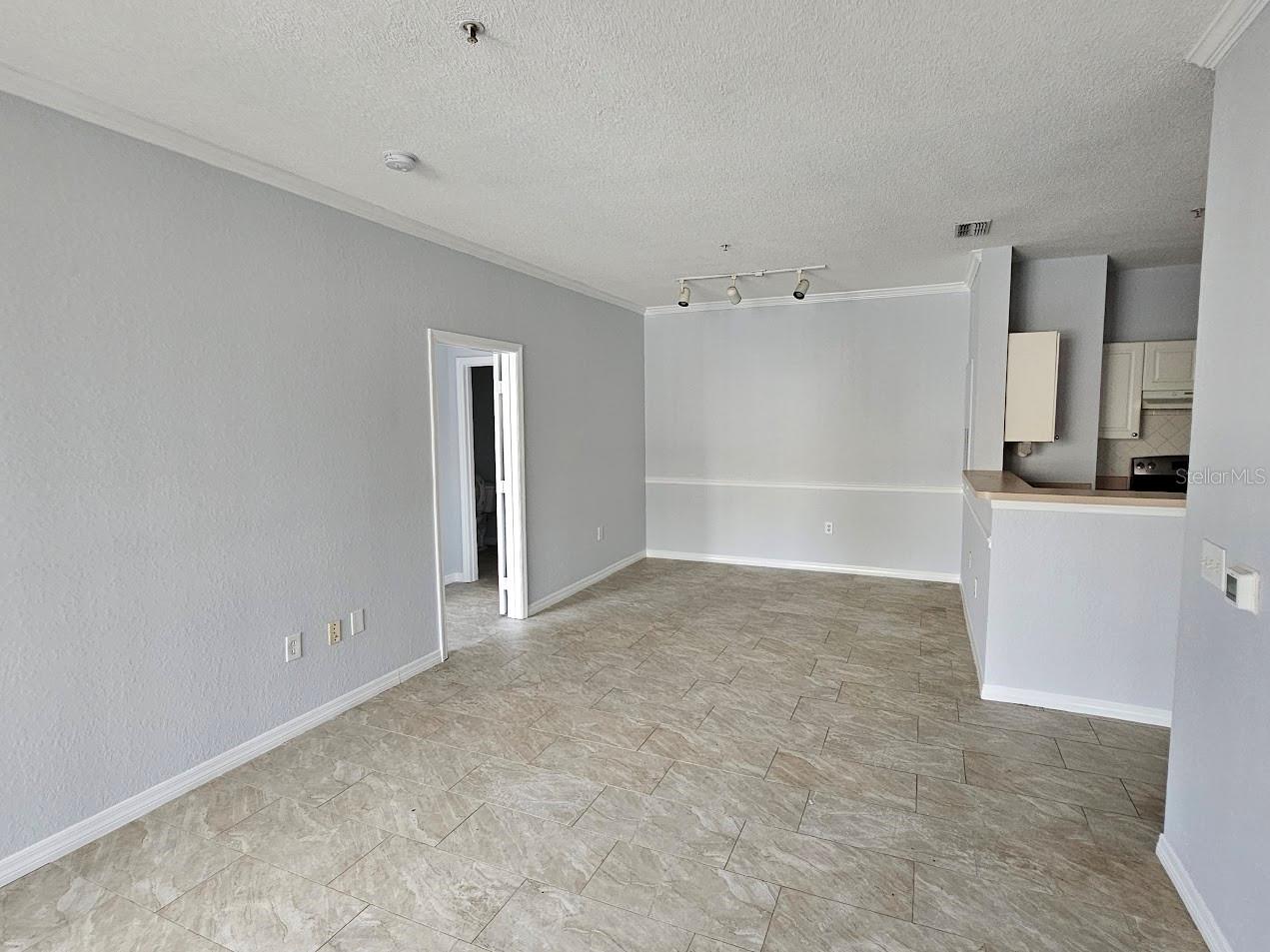 Image 12 of 25 For 18001 Richmond Place Drive 716