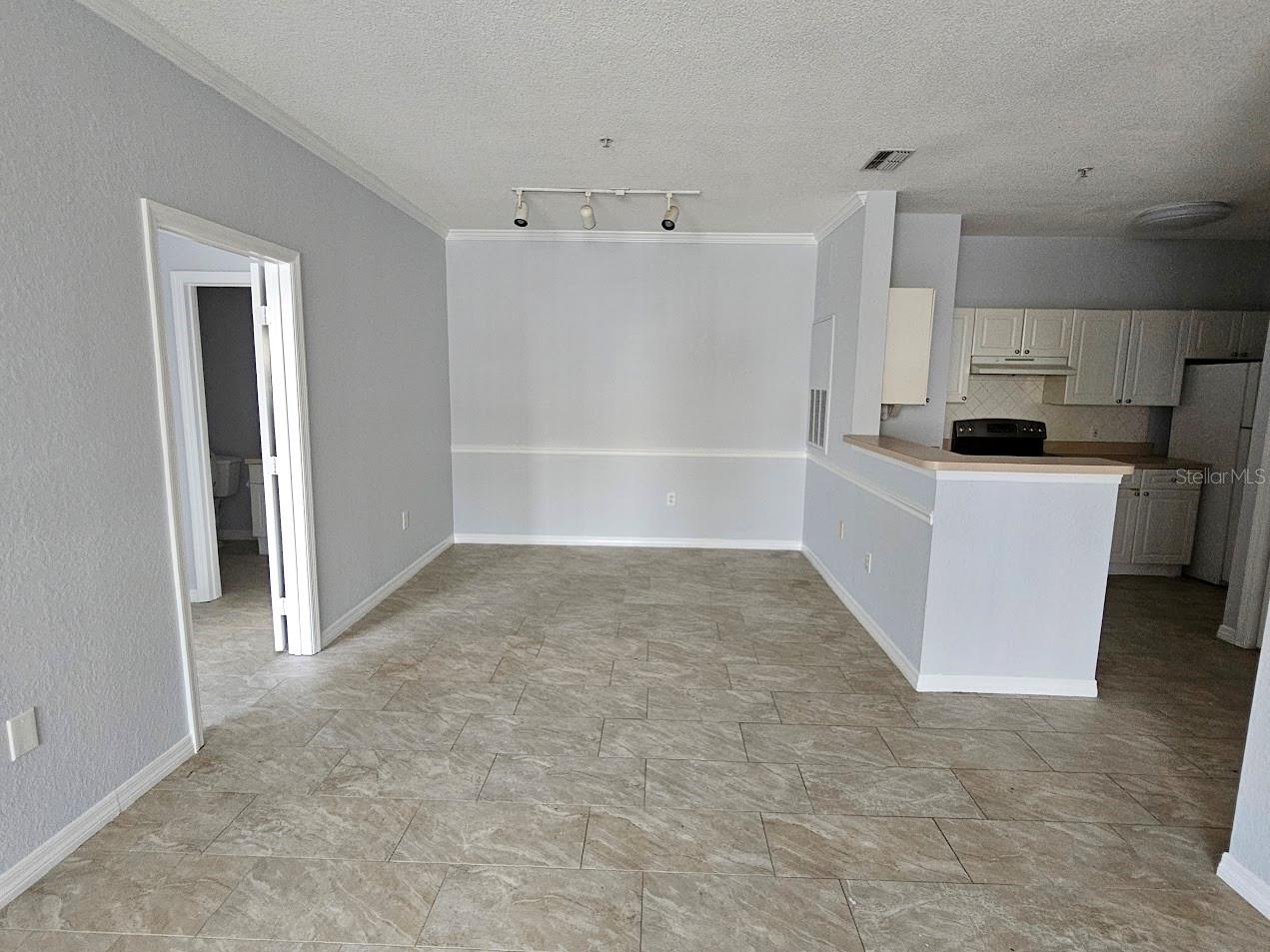 Image 19 of 25 For 18001 Richmond Place Drive 716