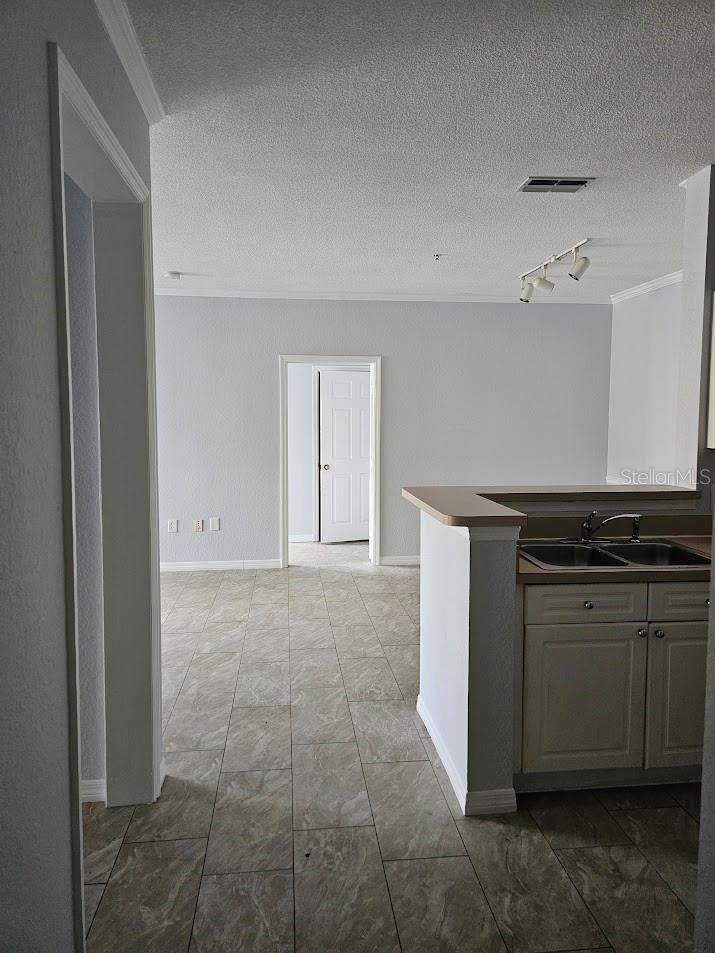 Image 20 of 25 For 18001 Richmond Place Drive 716